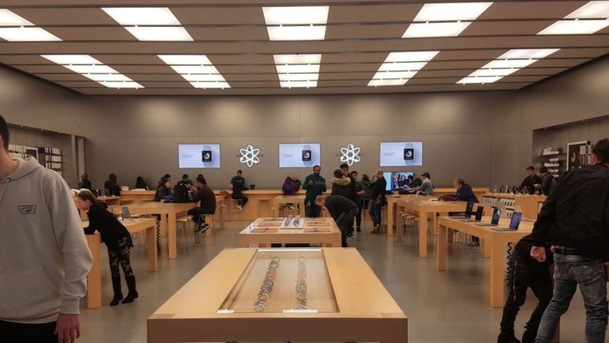 Apple Closes First Mainland China Store Amid Market Challenges (1)