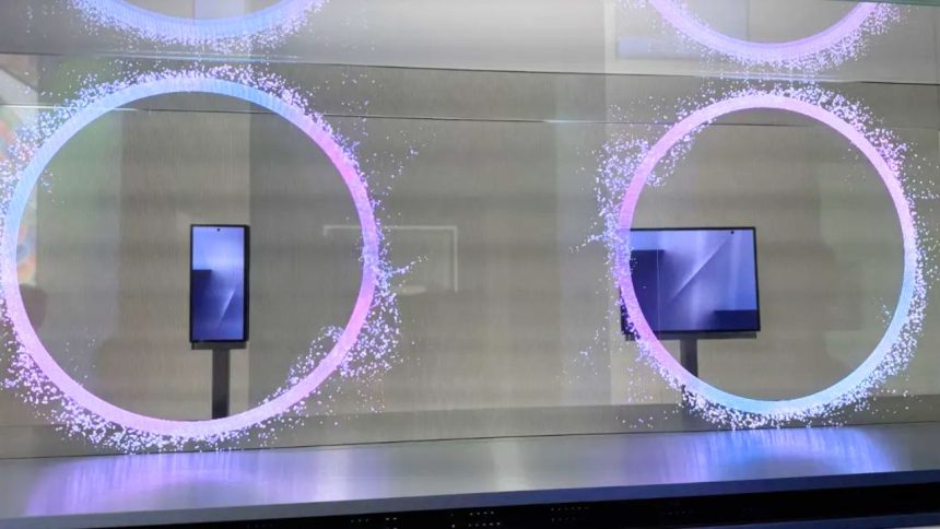 Samsung Showcases Revolutionary Tri-Fold Foldable at APEC Summit